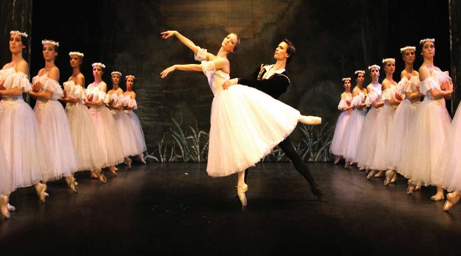 GISELLE: sogno romantico al Teatro Coccia