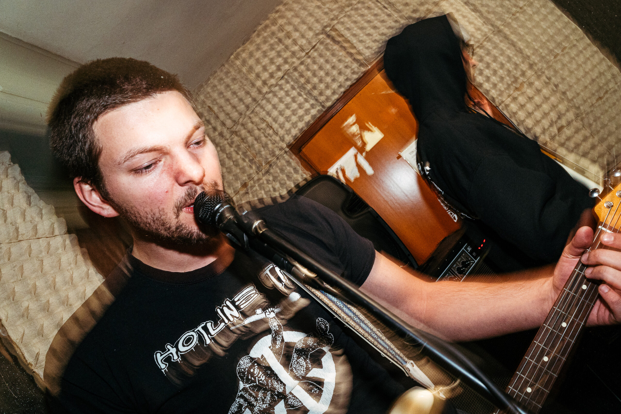 Arthur, frontman del gruppo foto di Andrea Rivadossi @thandreriva